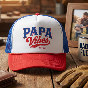 Papa Vibes Rot Blau Retro Trucker Design Truckerkappe