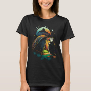 Papageientaucher beim Camping  Pinguin T-Shirt