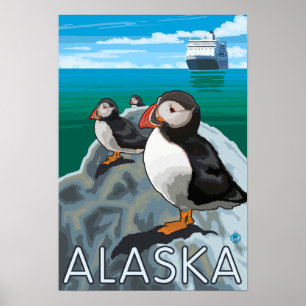 Papageientaucher, die ein Kreuzschiff aufpassen Poster