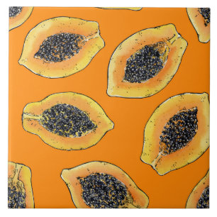Papaya-Scheiben auf Orange Fliese