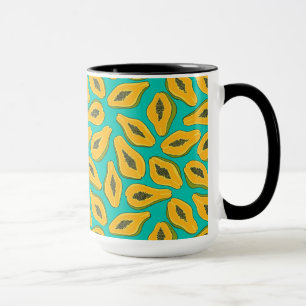 Papaya-Scheiben auf Türkis Tasse