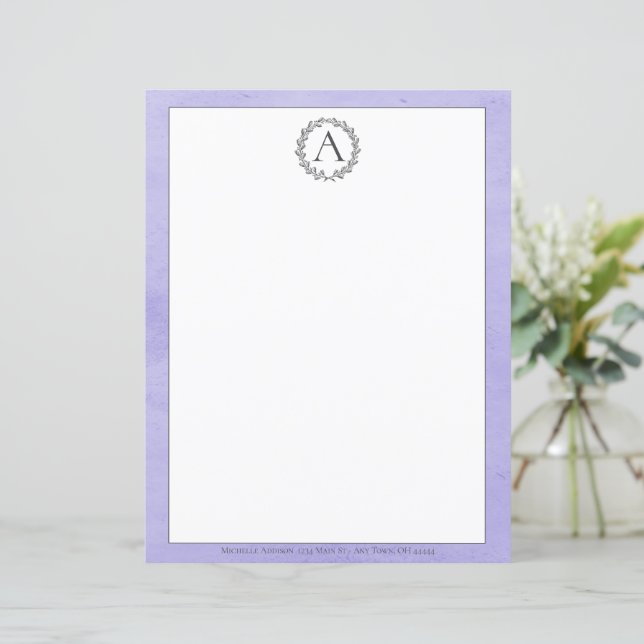 Papeterie à monogramme à couronne violette (Debout devant)