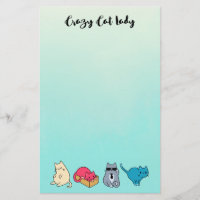 Dame du chat fou et 4 chats mignons