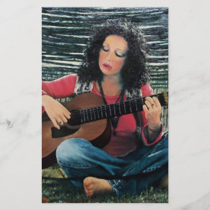 Papeterie Femme Jouant De La Musique Avec Guitare Acoustique