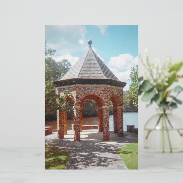 Papeterie Gazebo en calcaire stationnaire (Debout devant)
