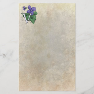 Papeterie V pour le monogramme des fleurs de violettes