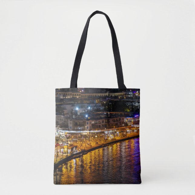 Paphos-Küste in der Nacht, Aussicht auf die Drohne Tasche (Vorderseite)