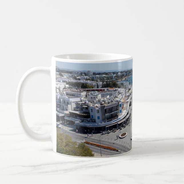 Paphos Sea Front Walk mit Drohne Kaffeetasse (Links)