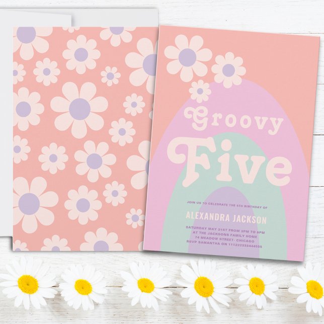 Papier 5ème anniversaire super (Retro daisy arch groovy five pastel 5th birthday party budget invitation )