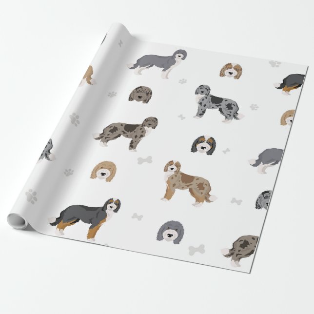 Papier à enveloppement cadeau avec divers chiens d (Déroulé)