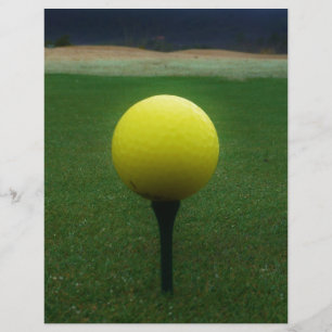 Papier Bal de golf jaune sur un terrain de golf de montag