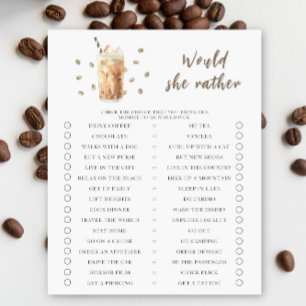 Papier Bébé prépare du café glacé. Préfèrerait-elle