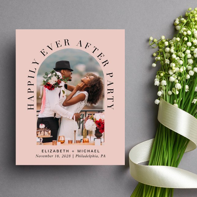 Papier Budget Arc Photo Mariage Réception Invitation (Celebrate your love story with an invitation showcasing your favorite photo in an elegant arch frame)