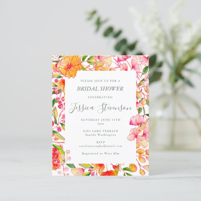 Papier Budget Chic Orange Floral Fête des mariées Invitat (Debout devant)