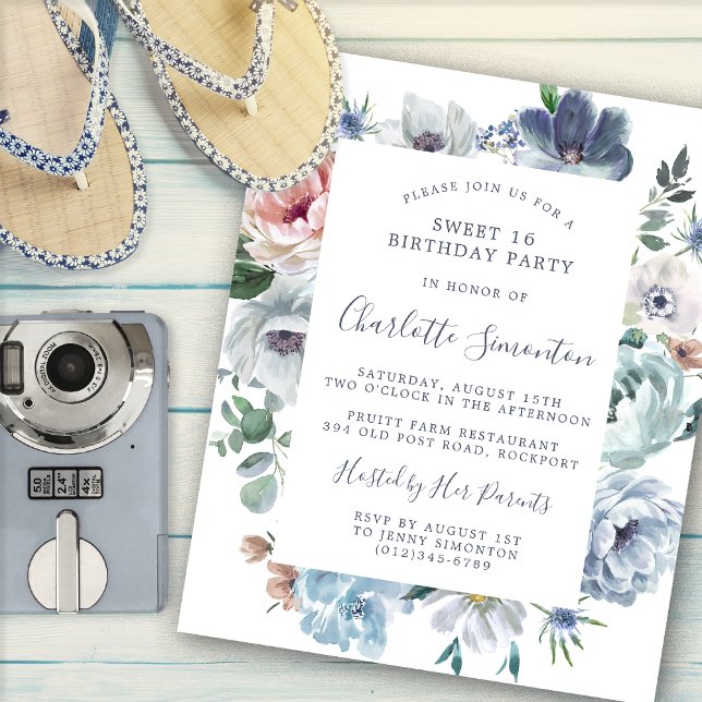 Papier Budget Dusty Blue Floral Sweet 16 Invitation (Créateur téléchargé)
