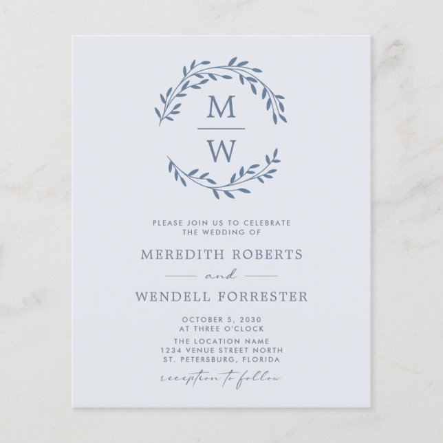 Papier Budget Dusty Blue Monogramme Wreath Wedding Invita (Devant)