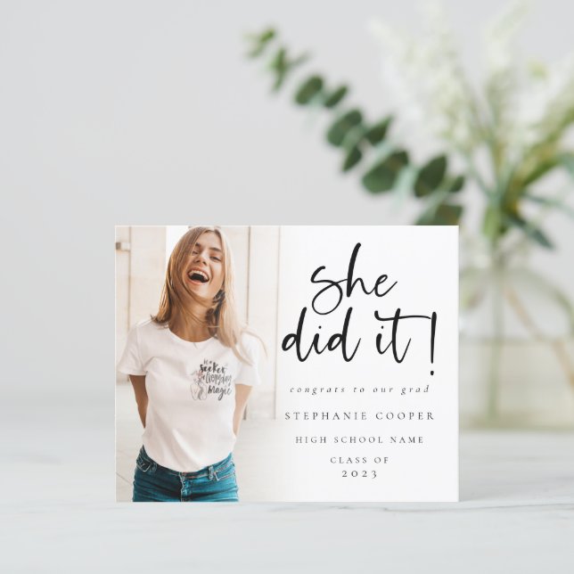 Papier Budget Elle L'A Fait Photo Graduation Faire-part (Debout devant)