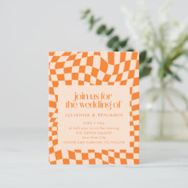 Papier Budget Retro Orange Check Wedding QR Code Invite