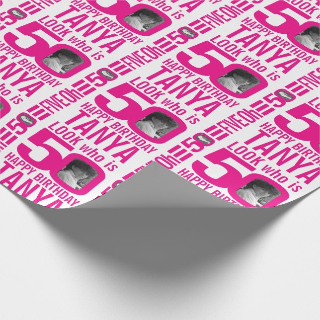 Papier Cadeau 50e anniversaire look rose 50 photos et noms perso (Coin)