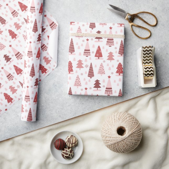 Papier Cadeau Arbres de Noël rouges blancs et roses (Artisanat)
