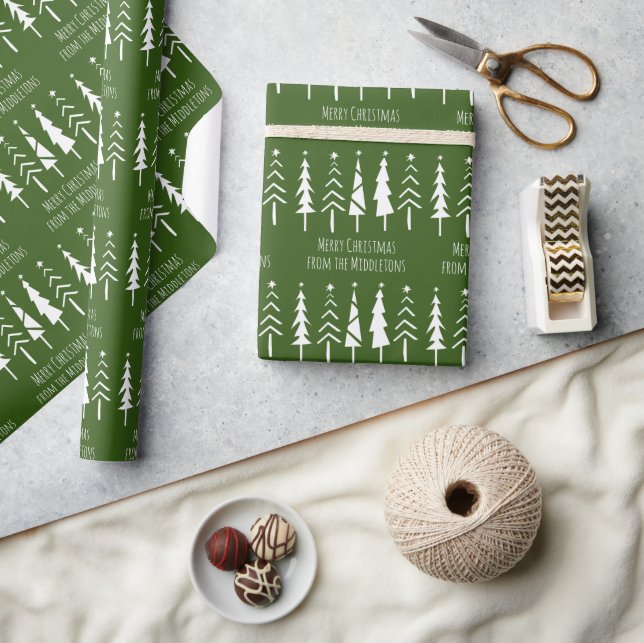 Papier Cadeau Arbres de Noël rustiques sur Vert Personnalisé (Artisanat)