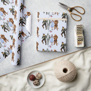 Papier cadeau avec les personnages classiques du M