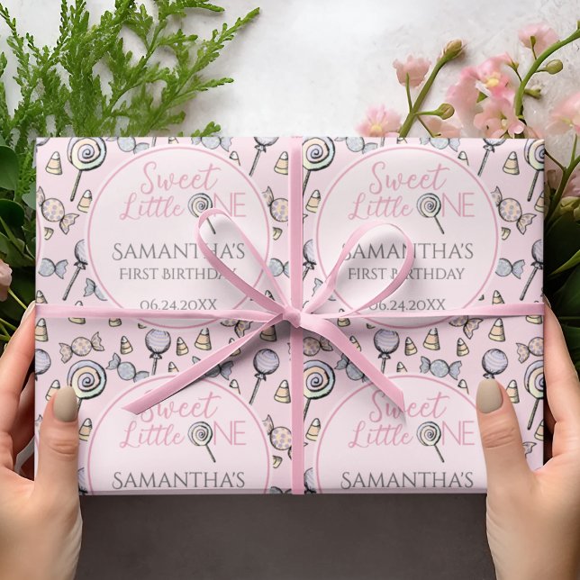 Papier Cadeau Baby shower de bonbons rose Doux Little One (Pink Baby Girl Wrapping Paper for 1st Birthday. Sweet Little One Hand-Drawn Candy & Lollipop Pattern)