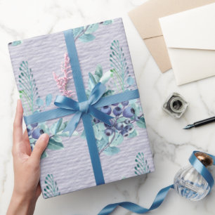 Papier Cadeau Baies violettes et plumes bleues sur fond violet f