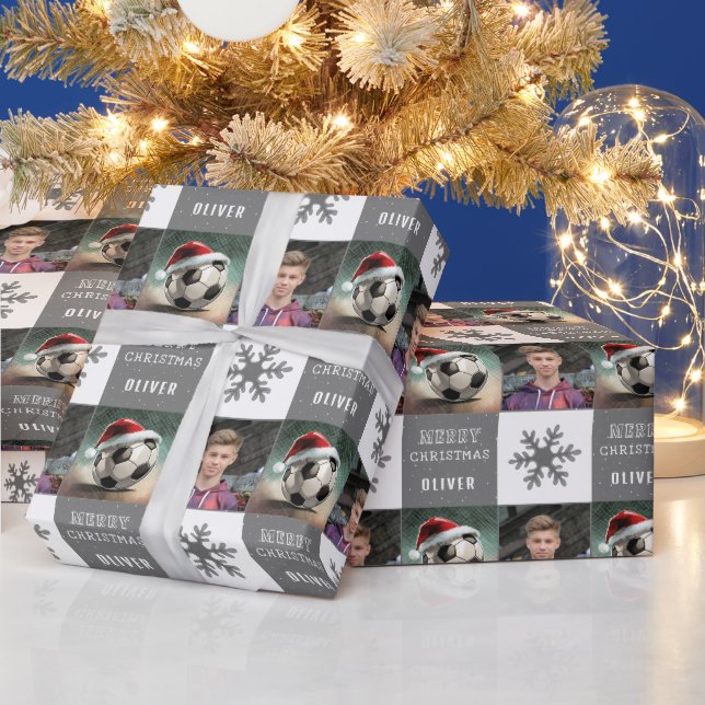 Papier Cadeau Bal de football avec Santa Hat Snowflake Photo (Vacances)