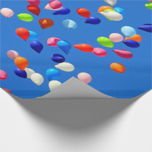 Papier Cadeau Ballons de fête flottant dans le ciel bleu