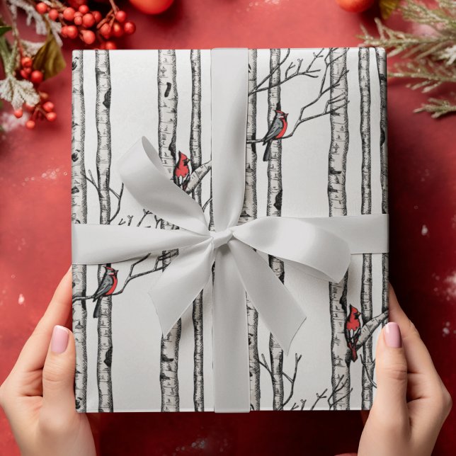Papier Cadeau Birch Trees modernes et Red Cardinal Birds (Modern Hand Drawn Red Cardinals Perched on Birch Tree Branches on an Elegant Soft Blue Background.)