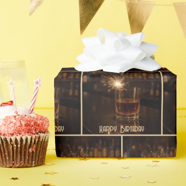 Papier Cadeau Birthday Party Sparkler In a Glass Of Whiskey (Fête d'anniversaire)