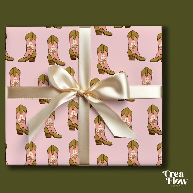 Papier Cadeau Bottes de fille du Sud rose pâle Anniversaire (Wrapping paper with Southern girl boots and flower elements, on a Pale Pink backdrop. )