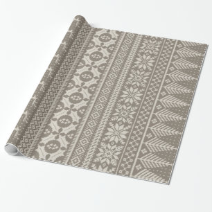 Papier Cadeau brun et chandail juste de knit d'île de crème