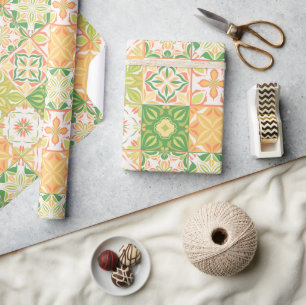 Papier Cadeau Carreaux ornés en vert et jaune