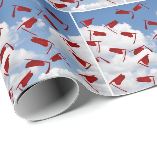 Papier Cadeau Casquettes de graduations rouges dans le ciel (Coin rond)
