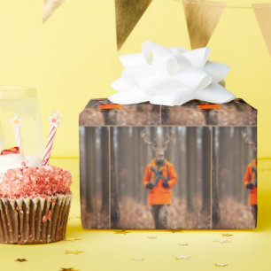 Papier Cadeau Chasseur de cerfs avec un fusil dans une forêt