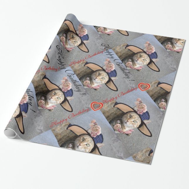 PAPIER CADEAU CHAT ÉLÉGANT AVEC GRAND CASQUETTE DIVA, ROSES ROSE (Déroulé)