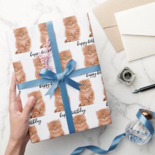 Papier Cadeau Chaton tabby d'anniversaire sur fond blanc
