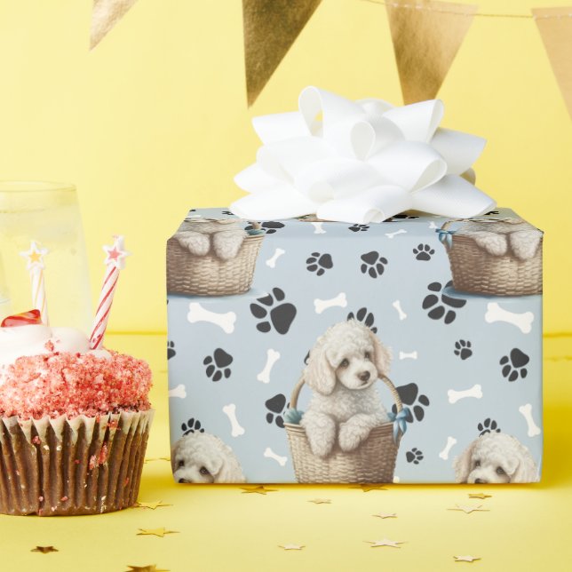 Papier Cadeau Chiot de caniche mignon dans Empreinte de patte de (Fête d'anniversaire)