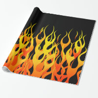 Classique emballant des flammes sur le noir solide