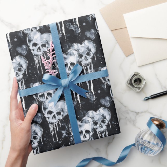 Papier Cadeau Crânes gothiques Éffrayants avec Coeurs (Cadeaux)