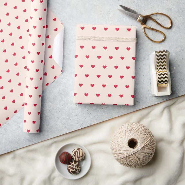 Papier Cadeau Cute Moderne Simple Coeurs rouges sur la crème (Artisanat)