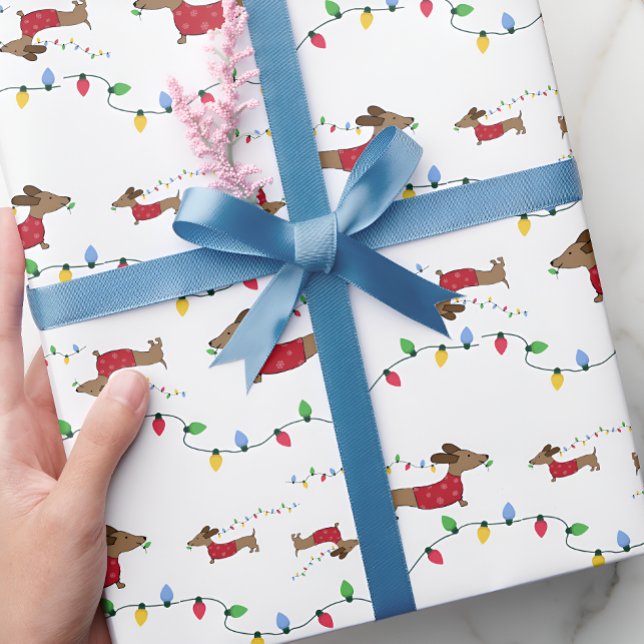 Papier Cadeau Dachshund Vols Arbre de Noël Lumières Cadeau (Naughty wiener dog - stealing Christmas tree lights - gift wrap for dachshund moms and doxie dads)