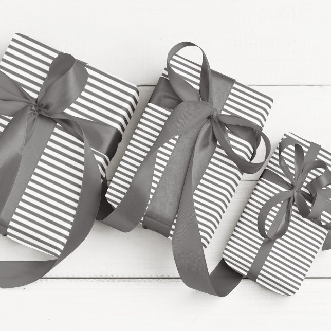 Papier Cadeau Elégant gris foncé et blanc mince bandes (Elegant Striped Wrapping in Dark Gray & White. Chic & Timeless. For All Occasions and  All Ages.)