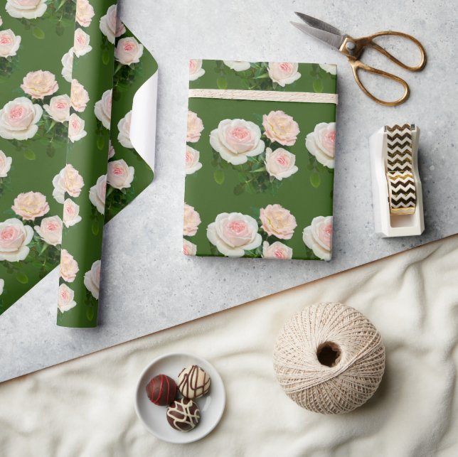 Papier Cadeau Elégant peachant rose rose blanche roses vert (Artisanat)