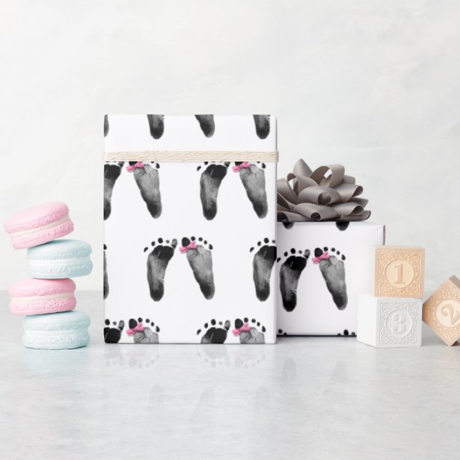 Papier Cadeau Empreintes Fille Bébé Avec Bow Rose (Baby Shower)