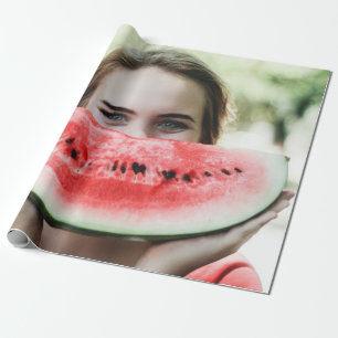 Papier Cadeau Femme tenant une pastèque tranchée
