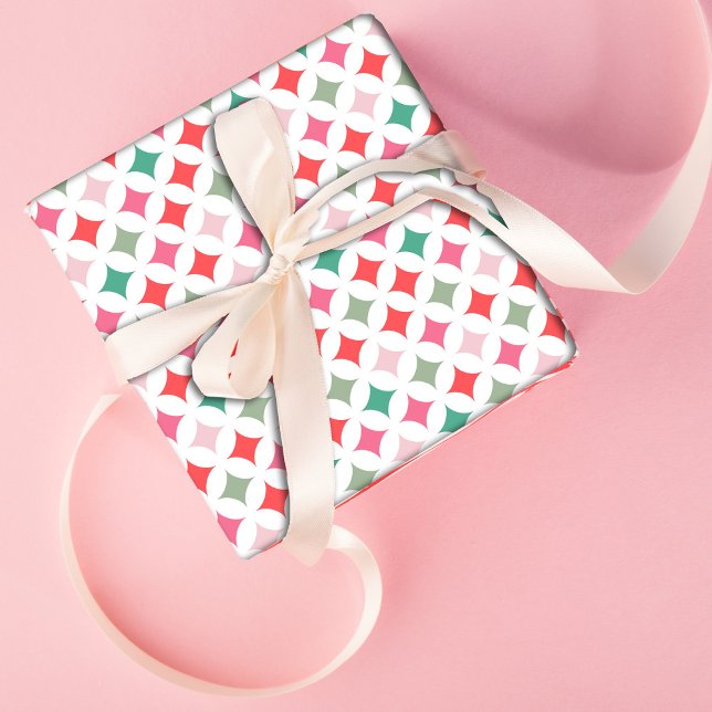 Papier Cadeau Festif Retro Pastel Pink Green Diamond Motif (<a href="https://www.freepik.com/free-photo/beautifully-decorated-gitbox_1431179.htm#query=gifts&pos)