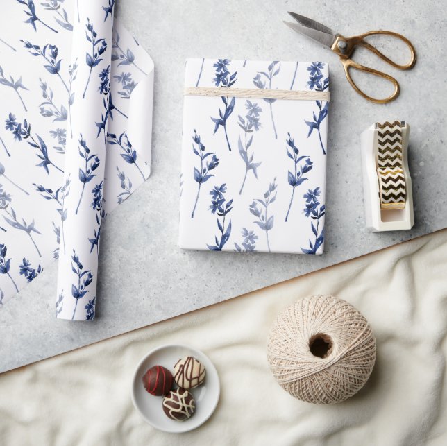 Papier Cadeau Fleurs Bleues Et Blances Sur Une Pierre (Artisanat)